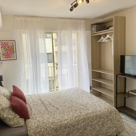 Apartment A Deux Pas Des Plages Et Au Coeur Du Vieil , Beau Renove *