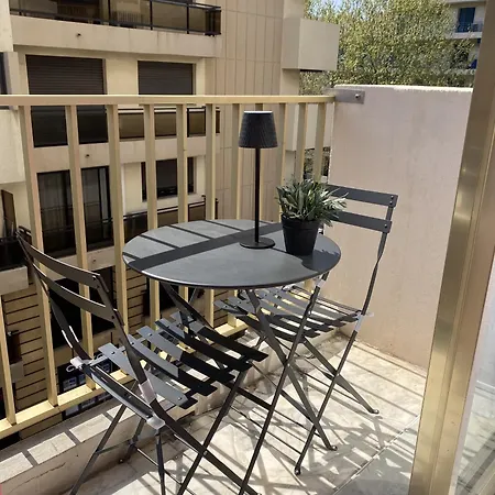 A Deux Pas Des Plages Et Au Coeur Du Vieil , Beau Renove * Antibes